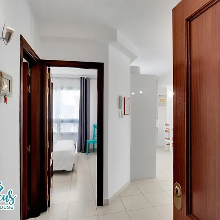 Stunning 1-bed In Near Beaches