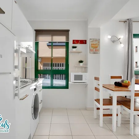 Stunning 1-bed In Near Beaches Lejlighed *