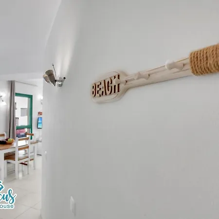 Stunning 1-bed In Near Beaches *